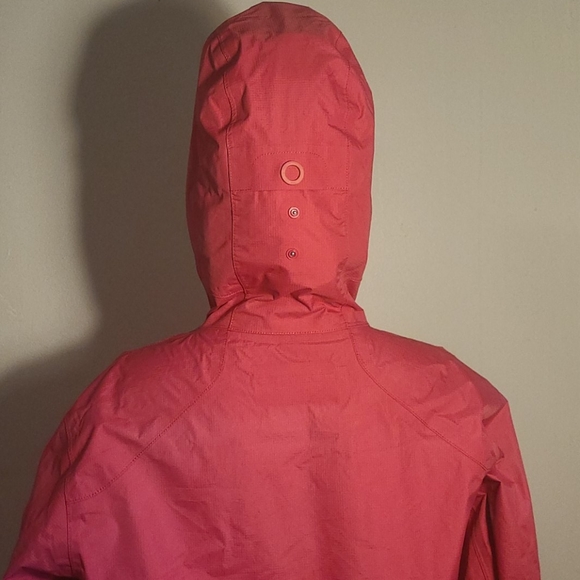 MEC Womens Aquanator Rain jacket in Small - Picture 6 of 16